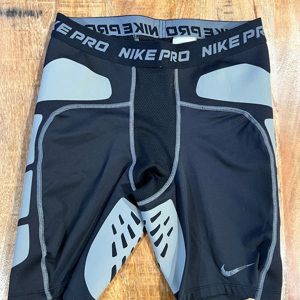 Nike compression shorts (football)